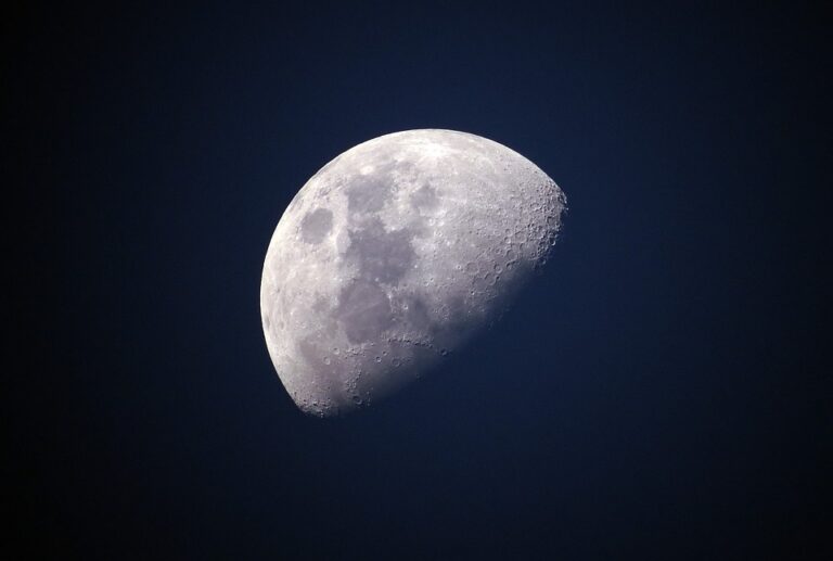 Russia’s Luna 25 Lunar Lander Faces Intense Crisis During Moon Approach!