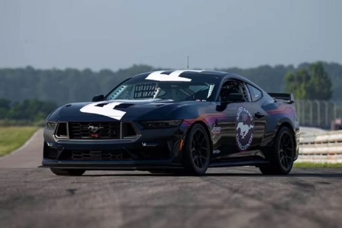 Unleash Your Inner Speed Demon with the Mind-Blowing 2024 Ford Mustang Dark Horse R – A Dream Ride for Die-Hard Car Enthusiasts!